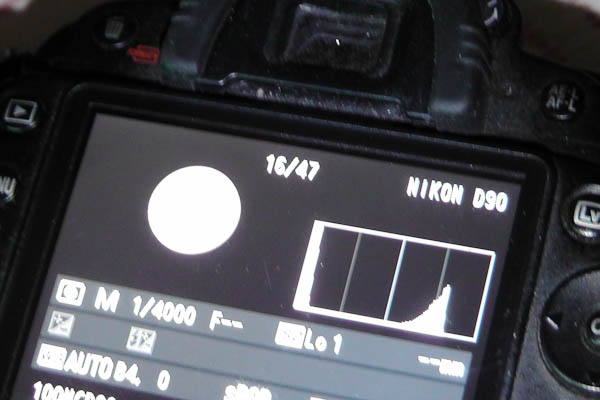 Adjustment of exposure tme using a histogram